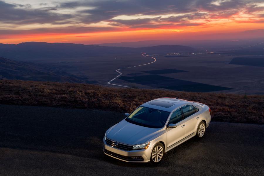  Volkswagen Passat TSI 2016 года  (фото 29 из 33)